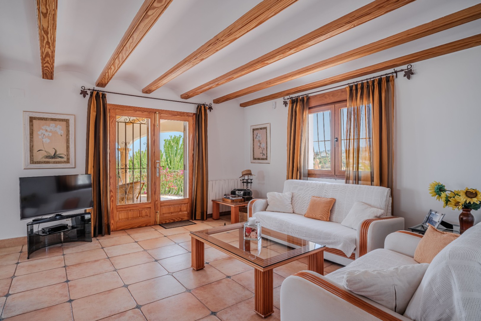 Villa for sale in Javea with wonderful open views of the sea and bay.