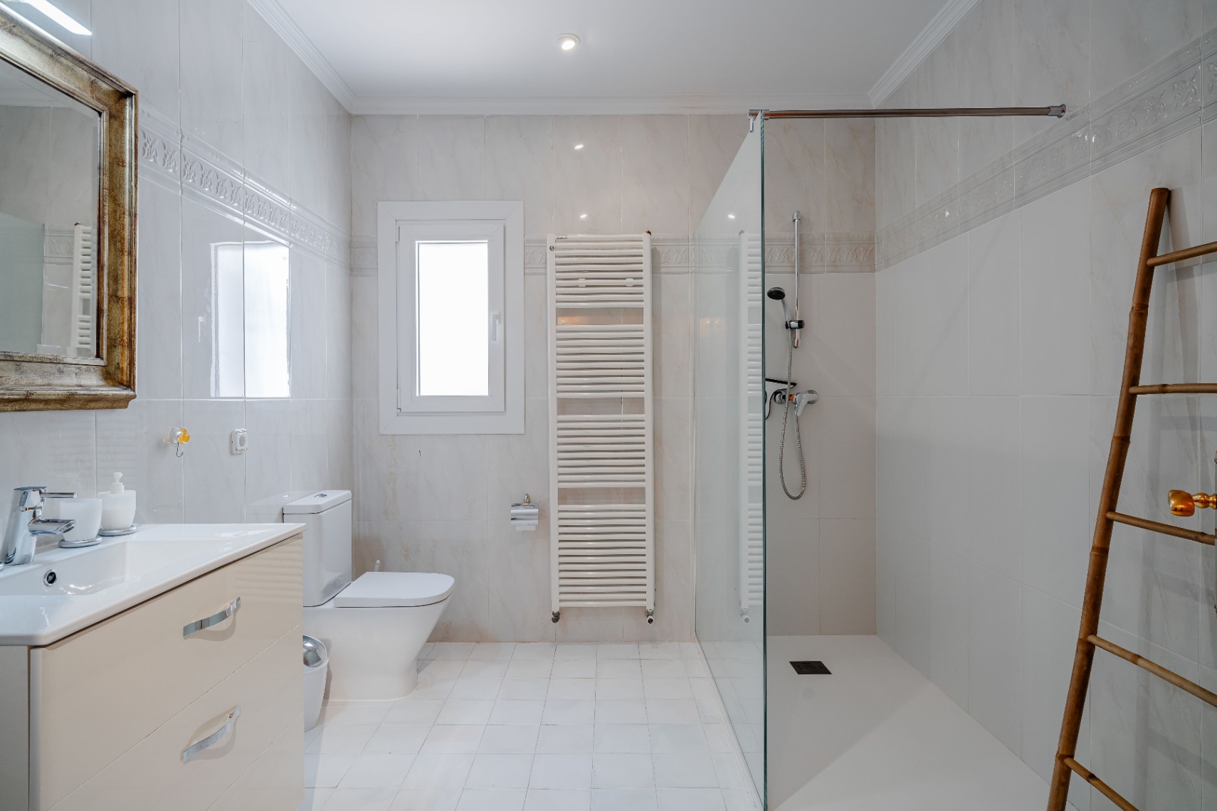 Villa for sale in Javea with wonderful open views of the sea and bay.