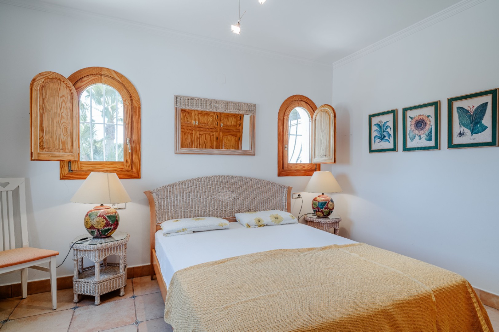 Villa for sale in Javea with wonderful open views of the sea and bay.