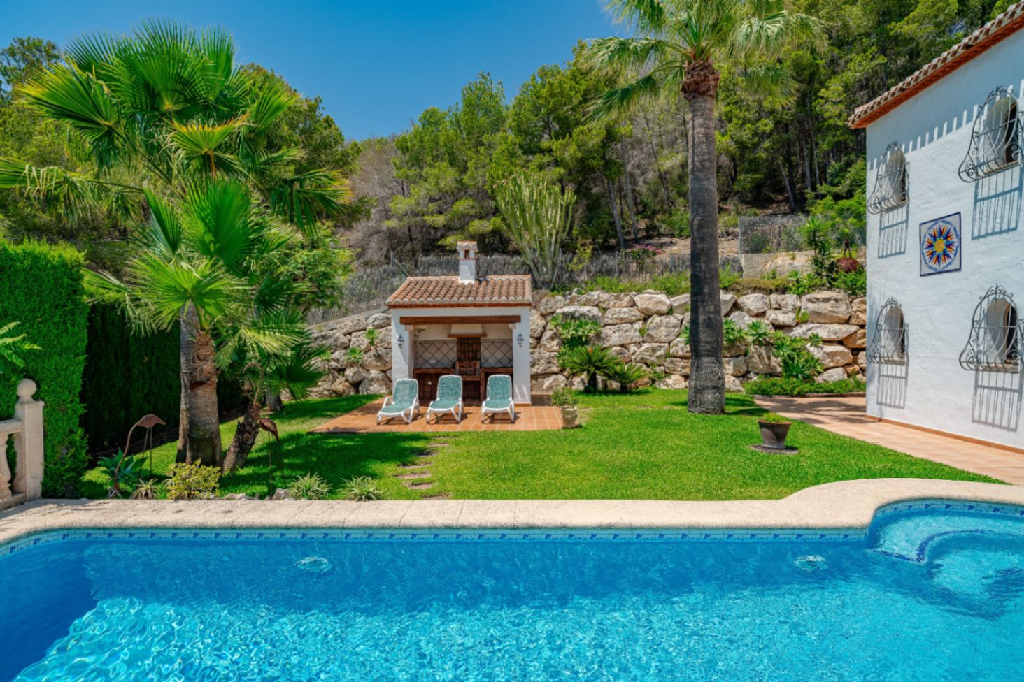 Villa for sale in Javea with wonderful open views of the sea and bay.