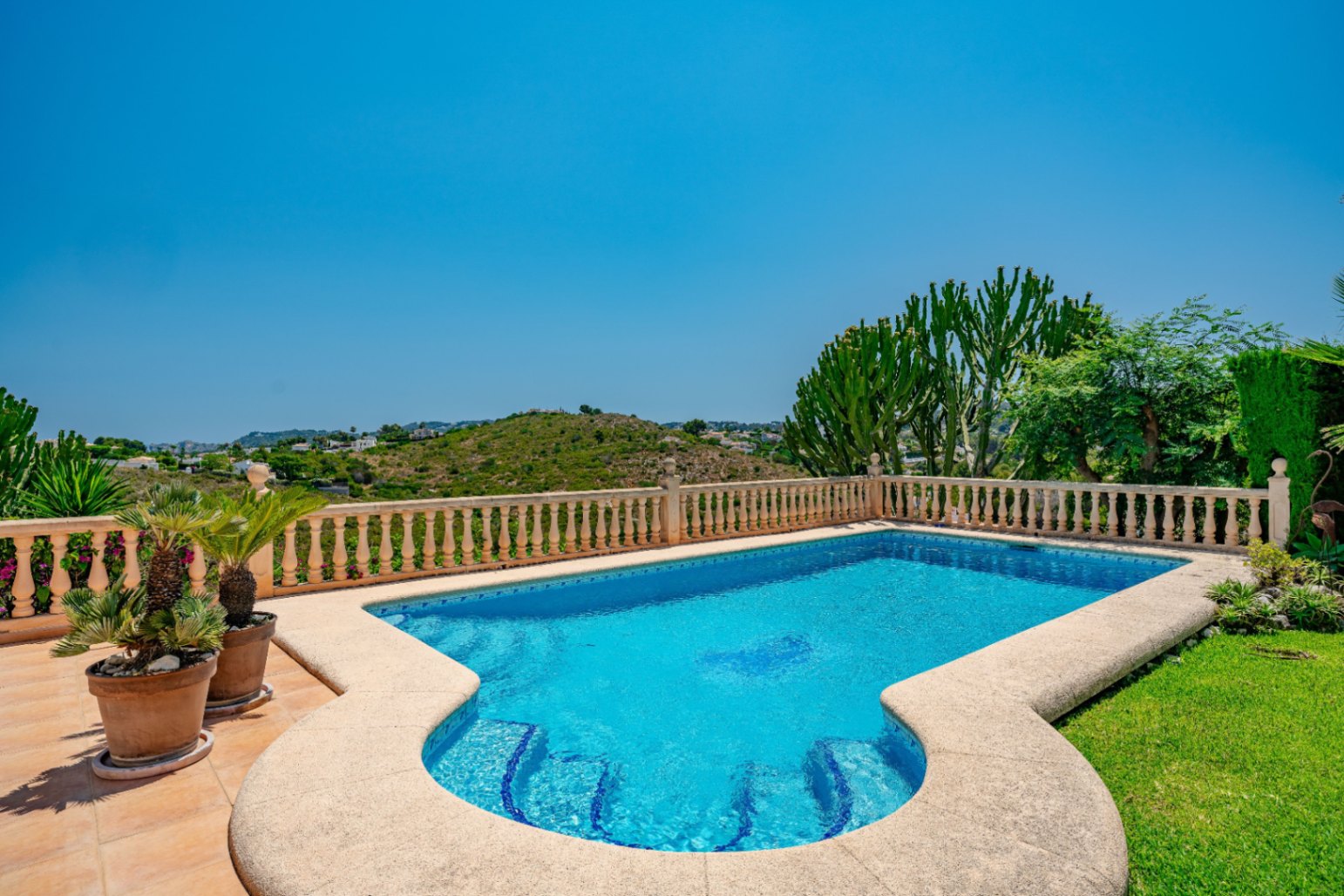 Villa for sale in Javea with wonderful open views of the sea and bay.