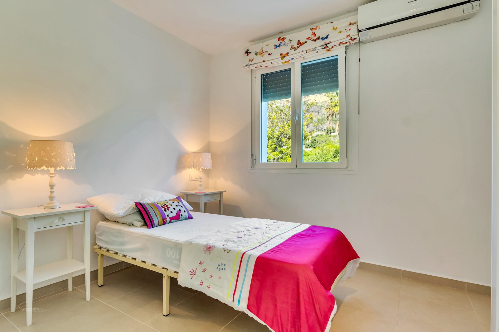 Imposante desig villa te koop met spectaculair uitzicht op de Montgó.