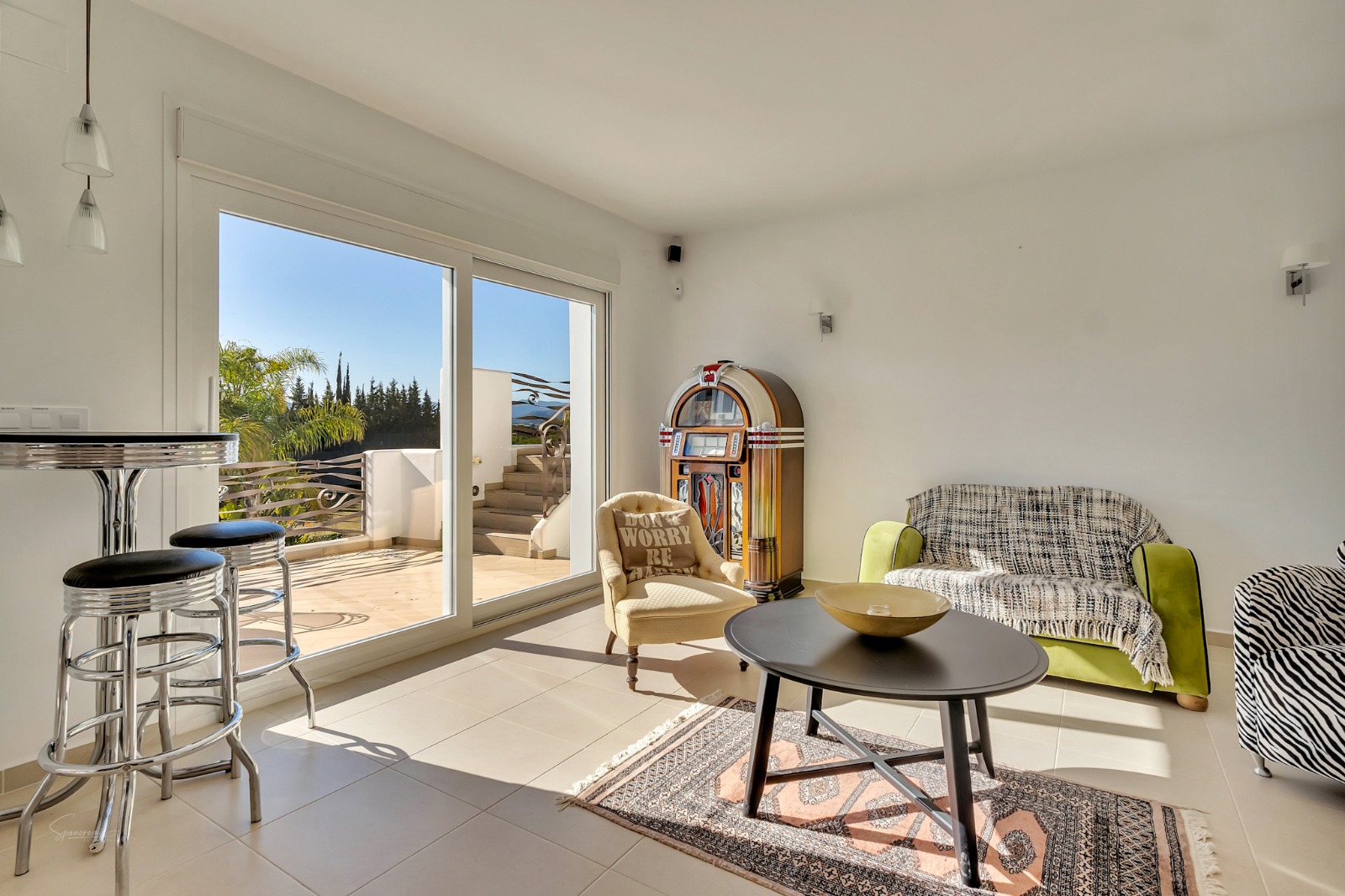 Imposante desig villa te koop met spectaculair uitzicht op de Montgó.