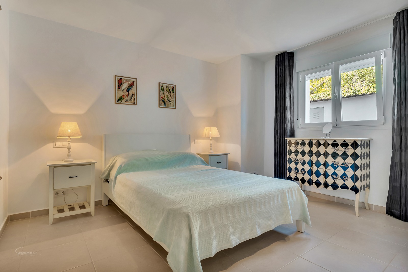 Imposante desig villa te koop met spectaculair uitzicht op de Montgó.