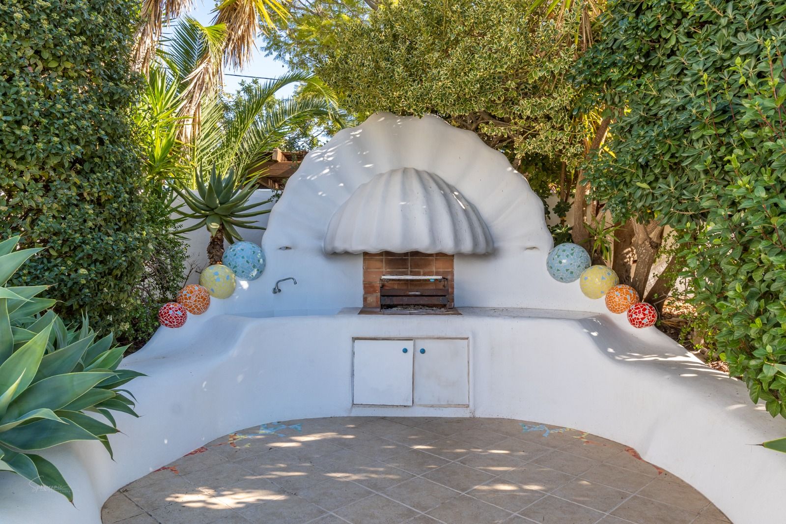 Imposante desig villa te koop met spectaculair uitzicht op de Montgó.