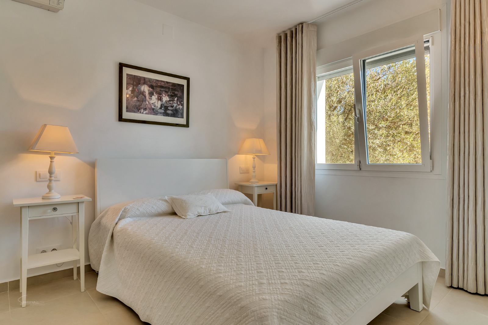 Imposante desig villa te koop met spectaculair uitzicht op de Montgó.