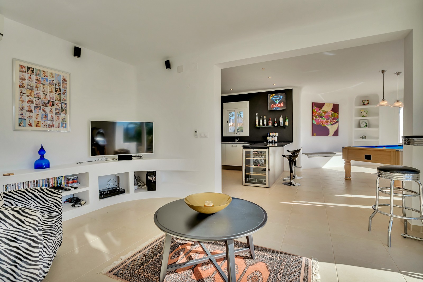 Imposante desig villa te koop met spectaculair uitzicht op de Montgó.