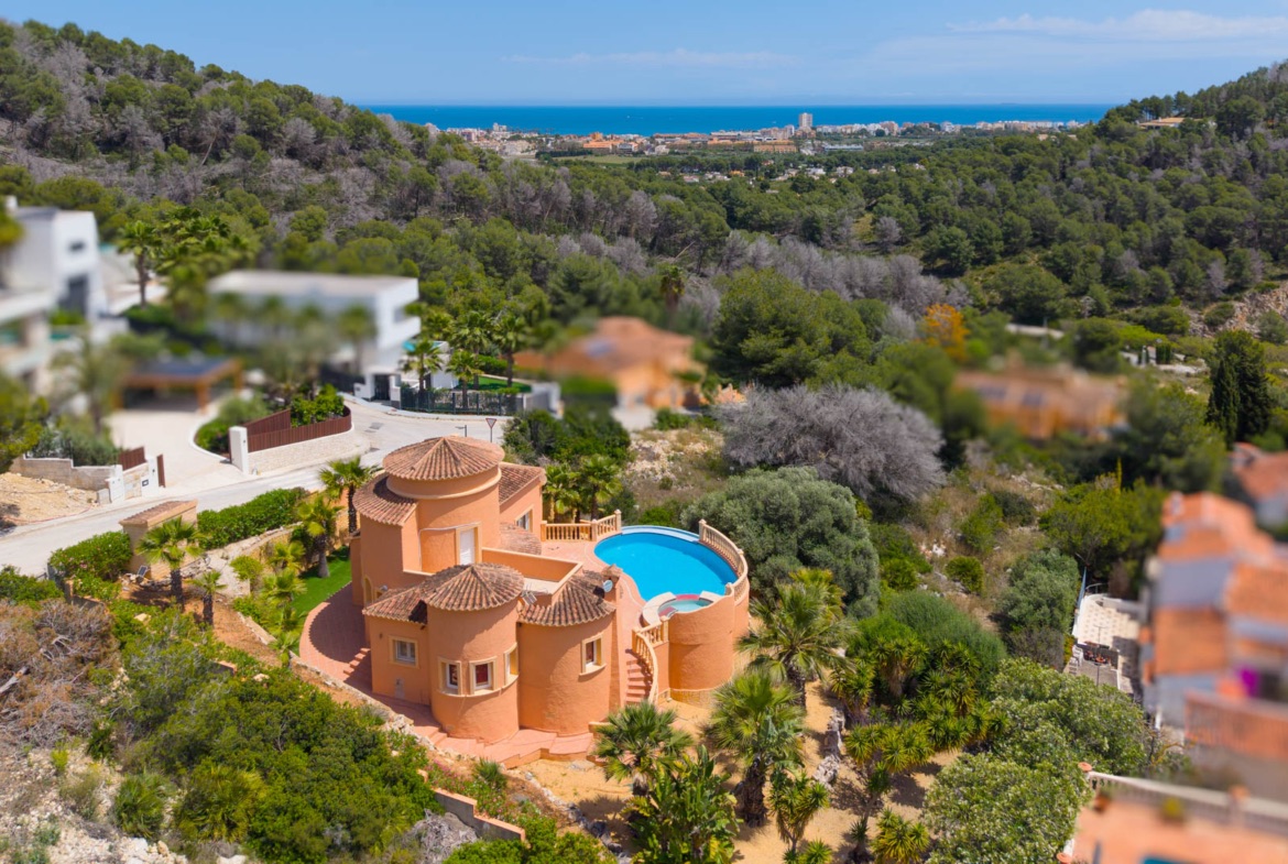 Charming Mediterranean 3 bed Villa with Sea Views for Sale in Jávea with The White Collection