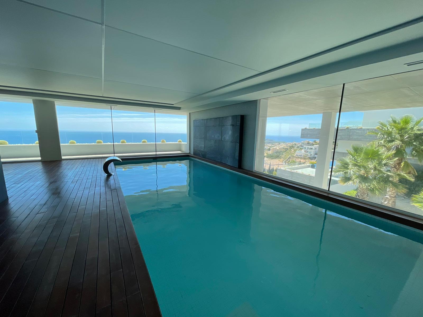 Meravellós apartament de tres dormitoris amb vistes panoràmiques obertes al mar.