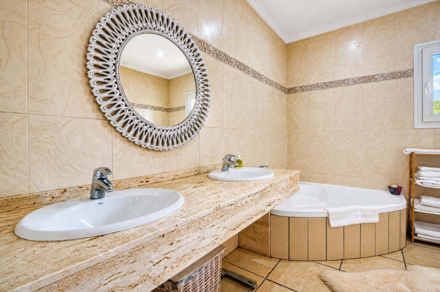 Elegant Mediterranean 3 bed Villa with Panoramic Views for sale in Puerta Fenicía, Javea