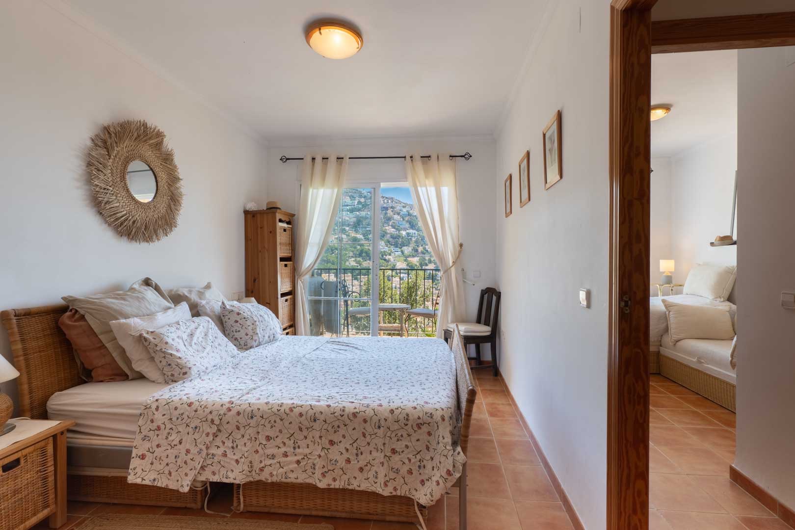 Una impressionant casa adossada de 2 habitacions amb vistes panoràmiques al mar impresionants en venda a Altea Hills.