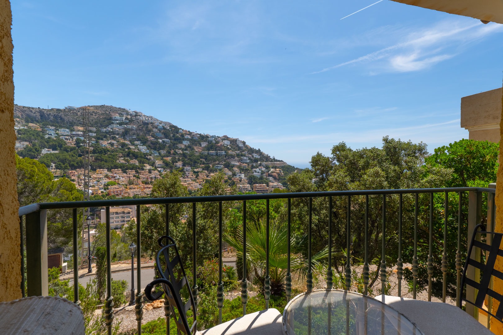 Una impressionant casa adossada de 2 habitacions amb vistes panoràmiques al mar impresionants en venda a Altea Hills.