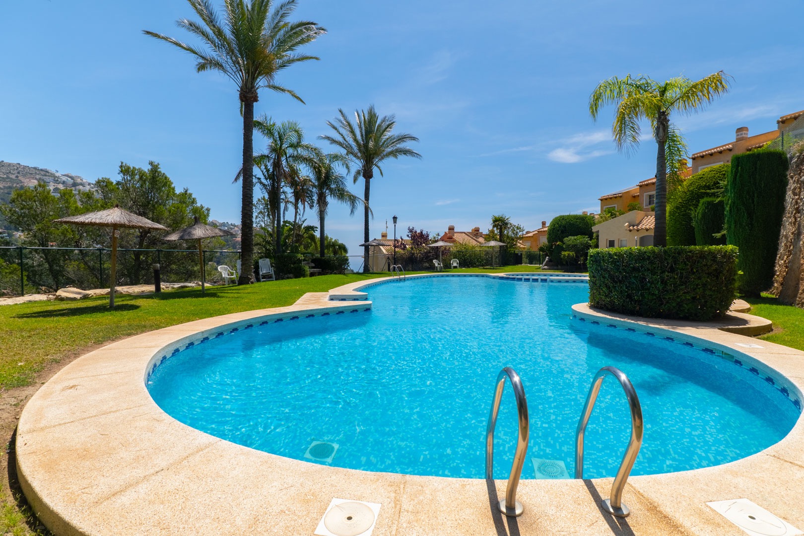 Una impressionant casa adossada de 2 habitacions amb vistes panoràmiques al mar impresionants en venda a Altea Hills.