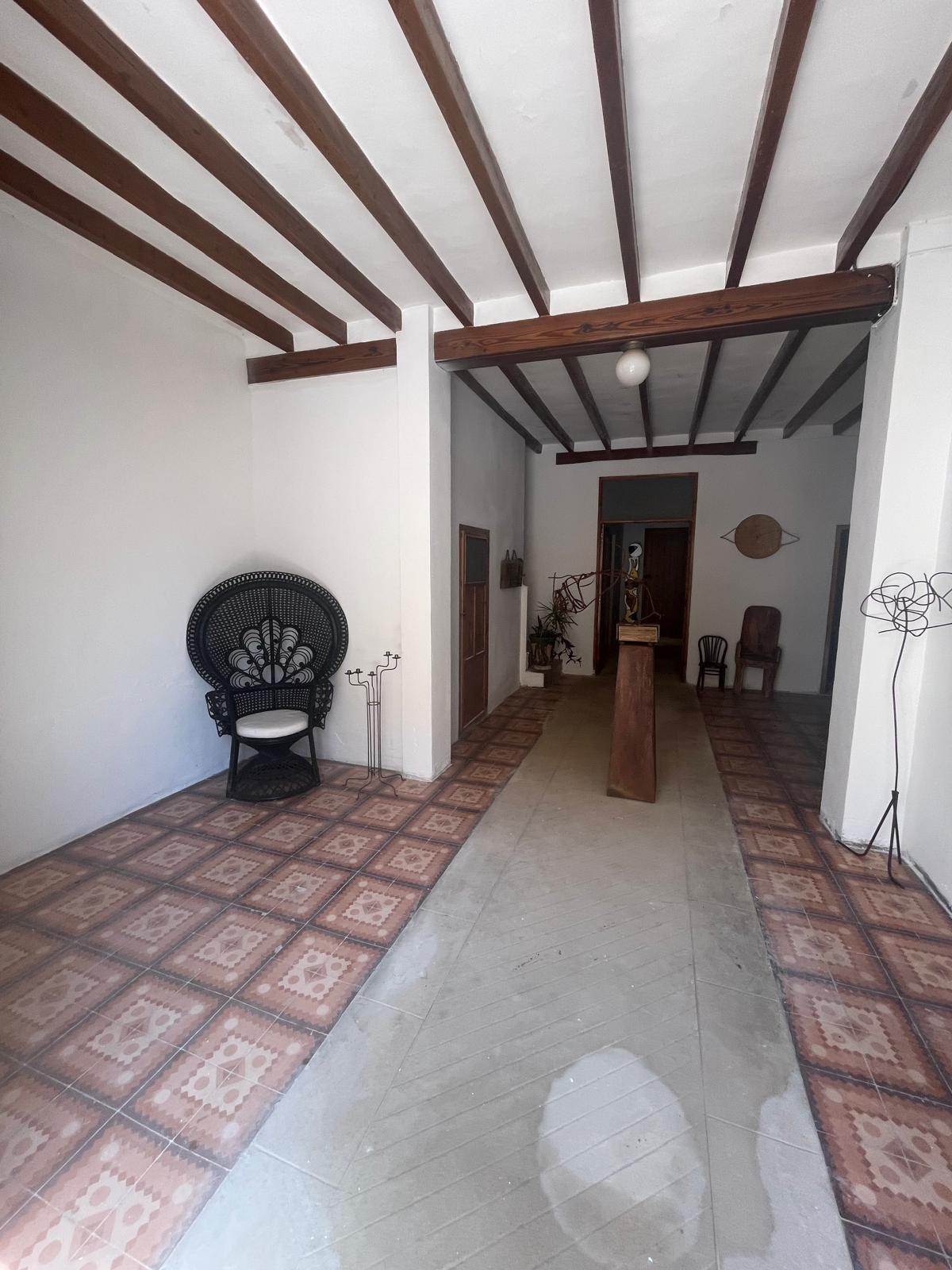 Casa adosada única en venta con licencia de construcción y permiso de planificación completos