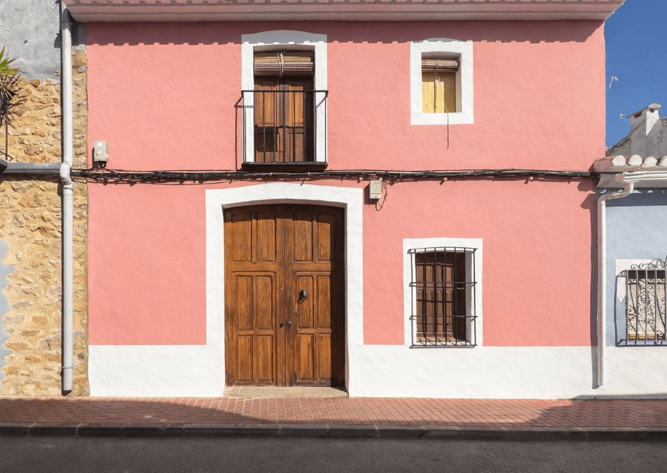 Casa adosada única en venta con licencia de construcción y permiso de planificación completos