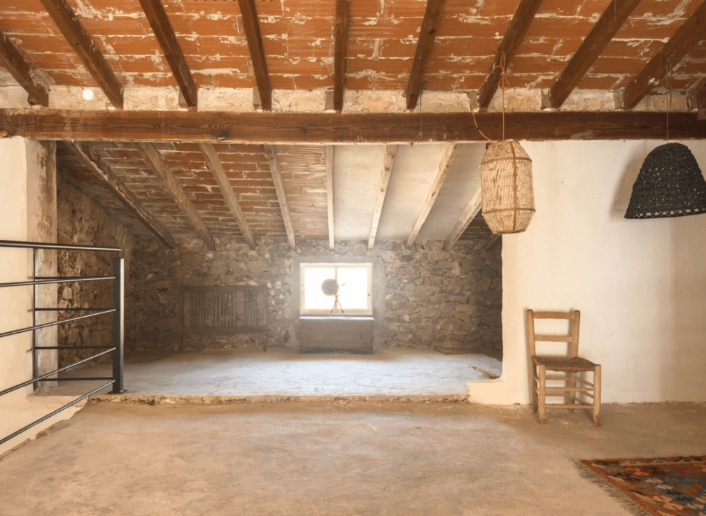 Casa adosada única en venta con licencia de construcción y permiso de planificación completos