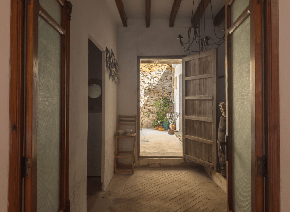 Casa adosada única en venta con licencia de construcción y permiso de planificación completos