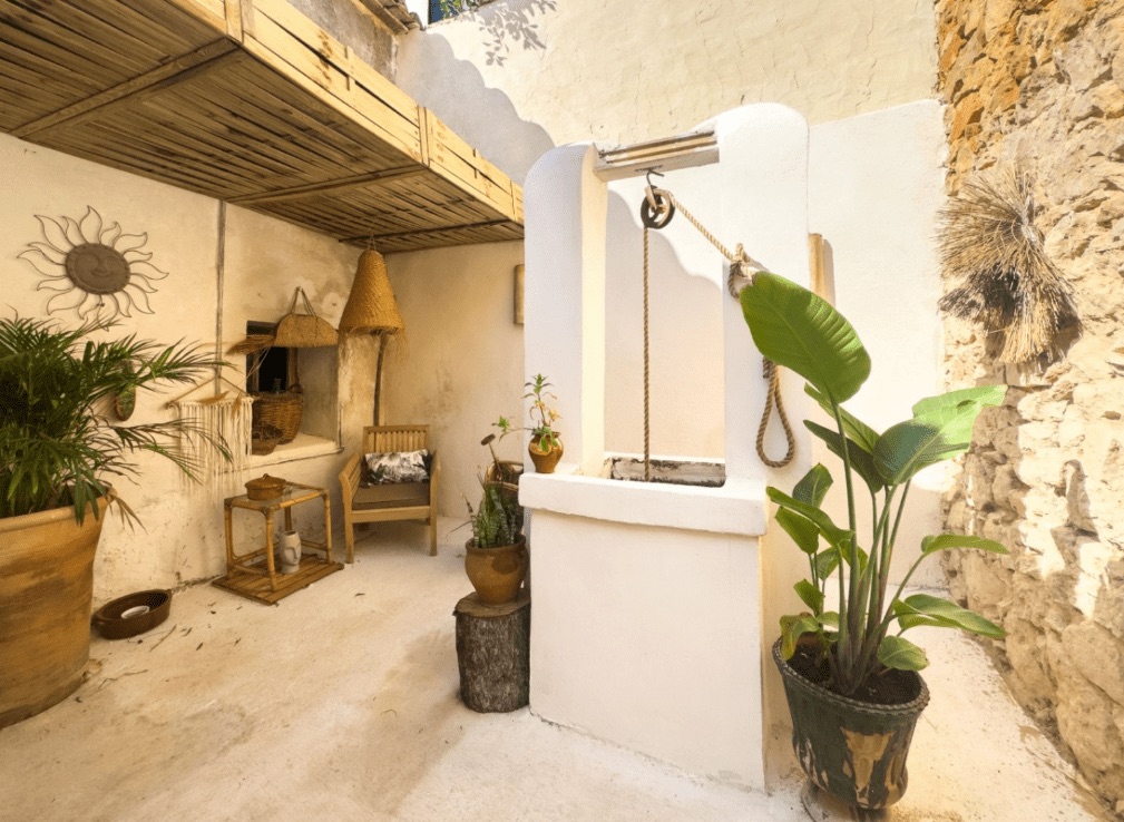Casa adosada única en venta con licencia de construcción y permiso de planificación completos