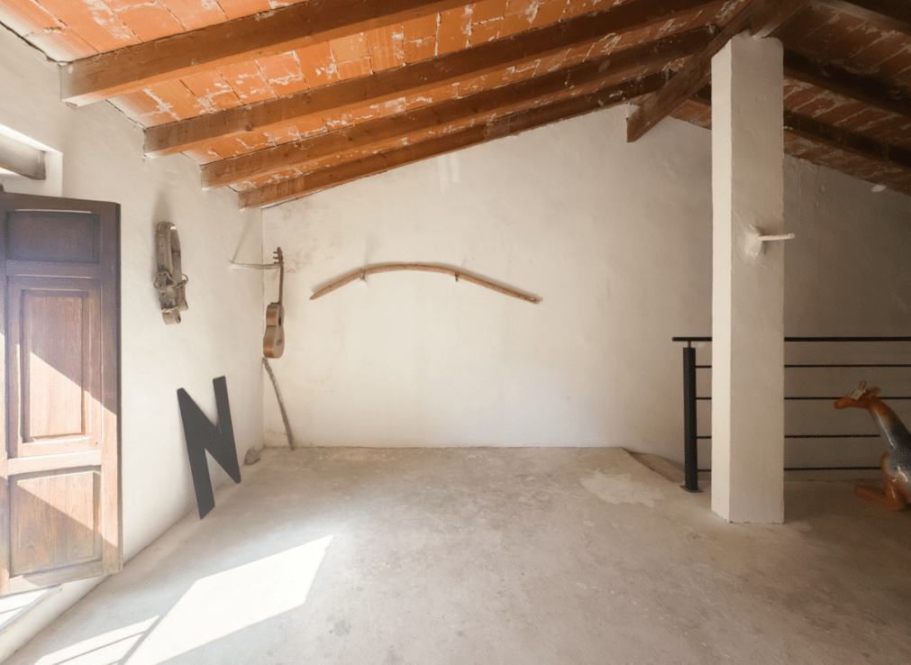 Casa adosada única en venta con licencia de construcción y permiso de planificación completos