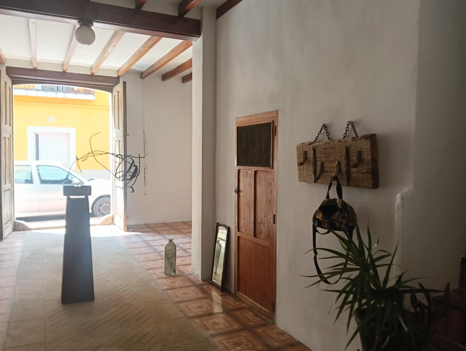 Casa adosada única en venta con licencia de construcción y permiso de planificación completos