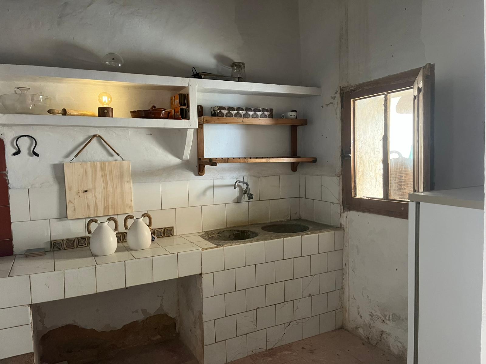 Casa adosada única en venta con licencia de construcción y permiso de planificación completos