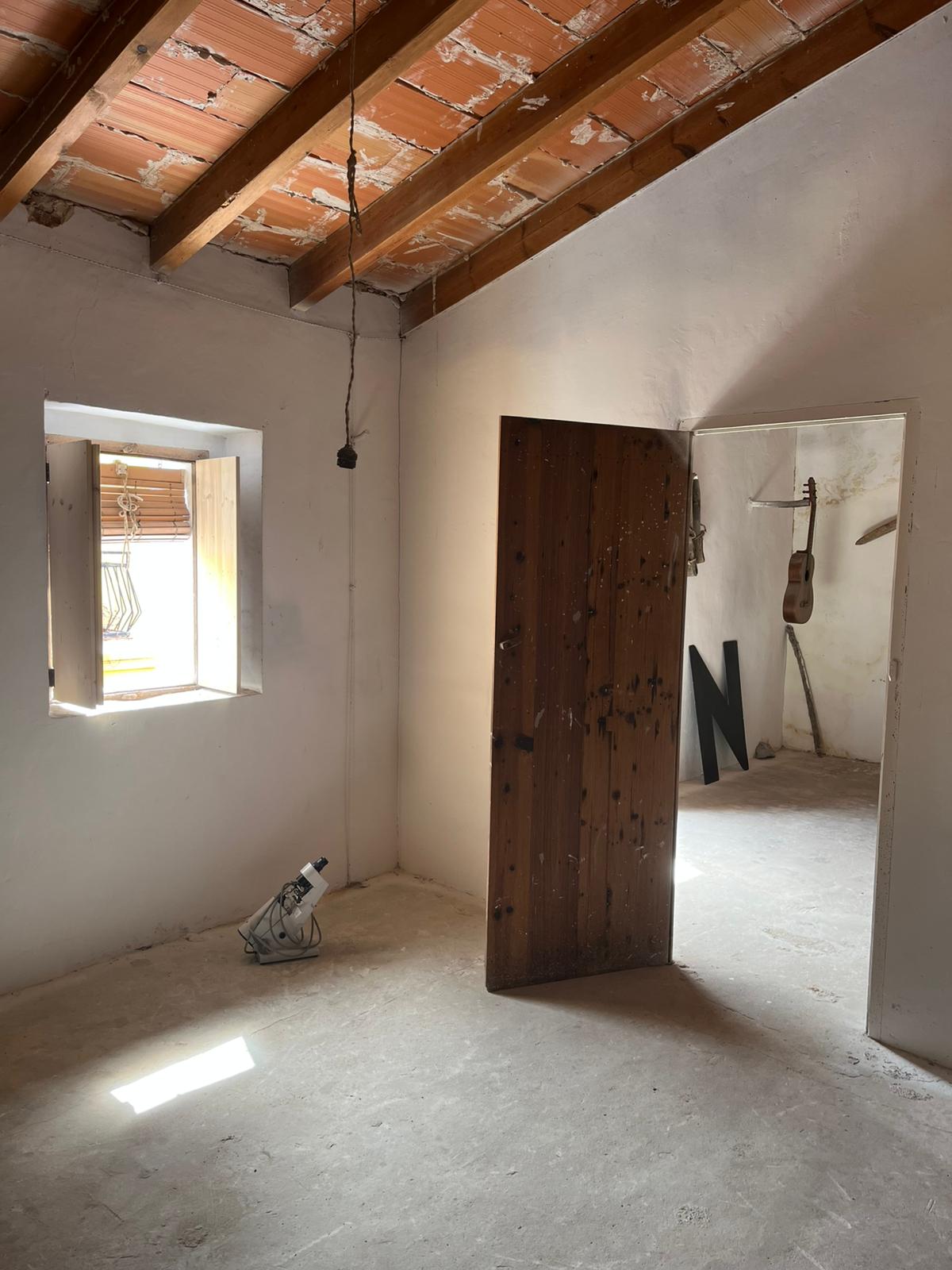 Casa adosada única en venta con licencia de construcción y permiso de planificación completos