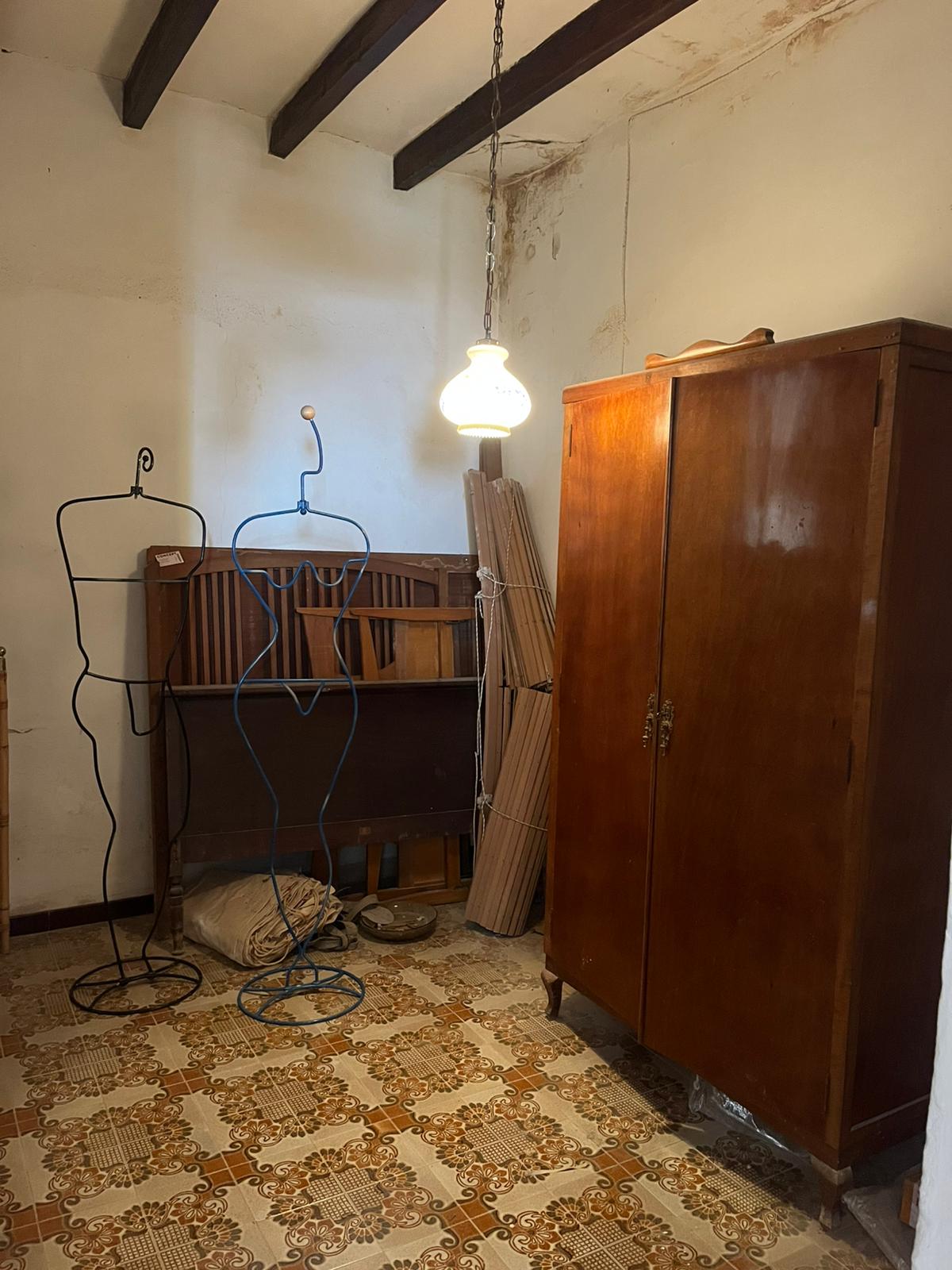 Casa adosada única en venta con licencia de construcción y permiso de planificación completos