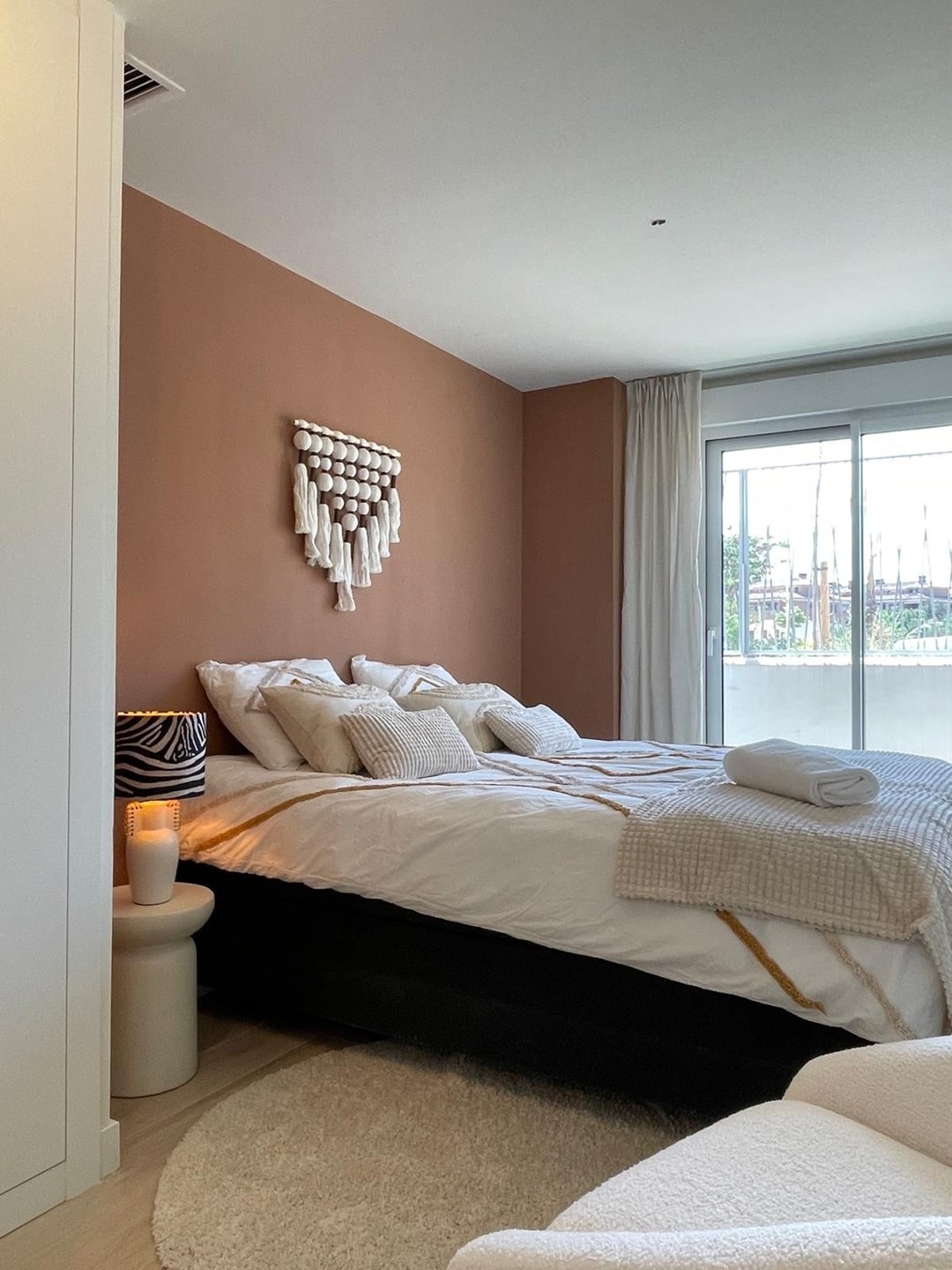 Apartamento moderno de nueva construcción en planta baja de 2 habitaciones a pocos pasos del puerto de Javea.