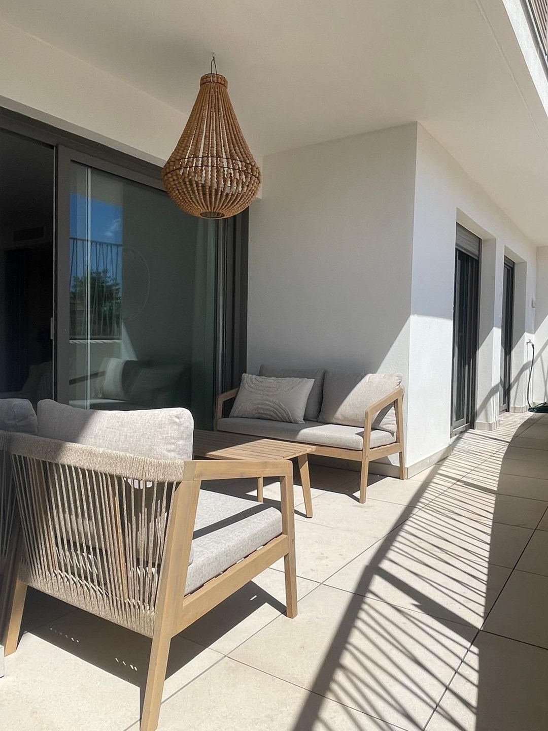 Apartamento moderno de nueva construcción en planta baja de 2 habitaciones a pocos pasos del puerto de Javea.