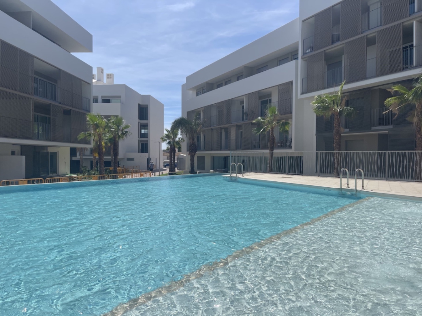 Apartamento moderno de nueva construcción en planta baja de 2 habitaciones a pocos pasos del puerto de Javea.