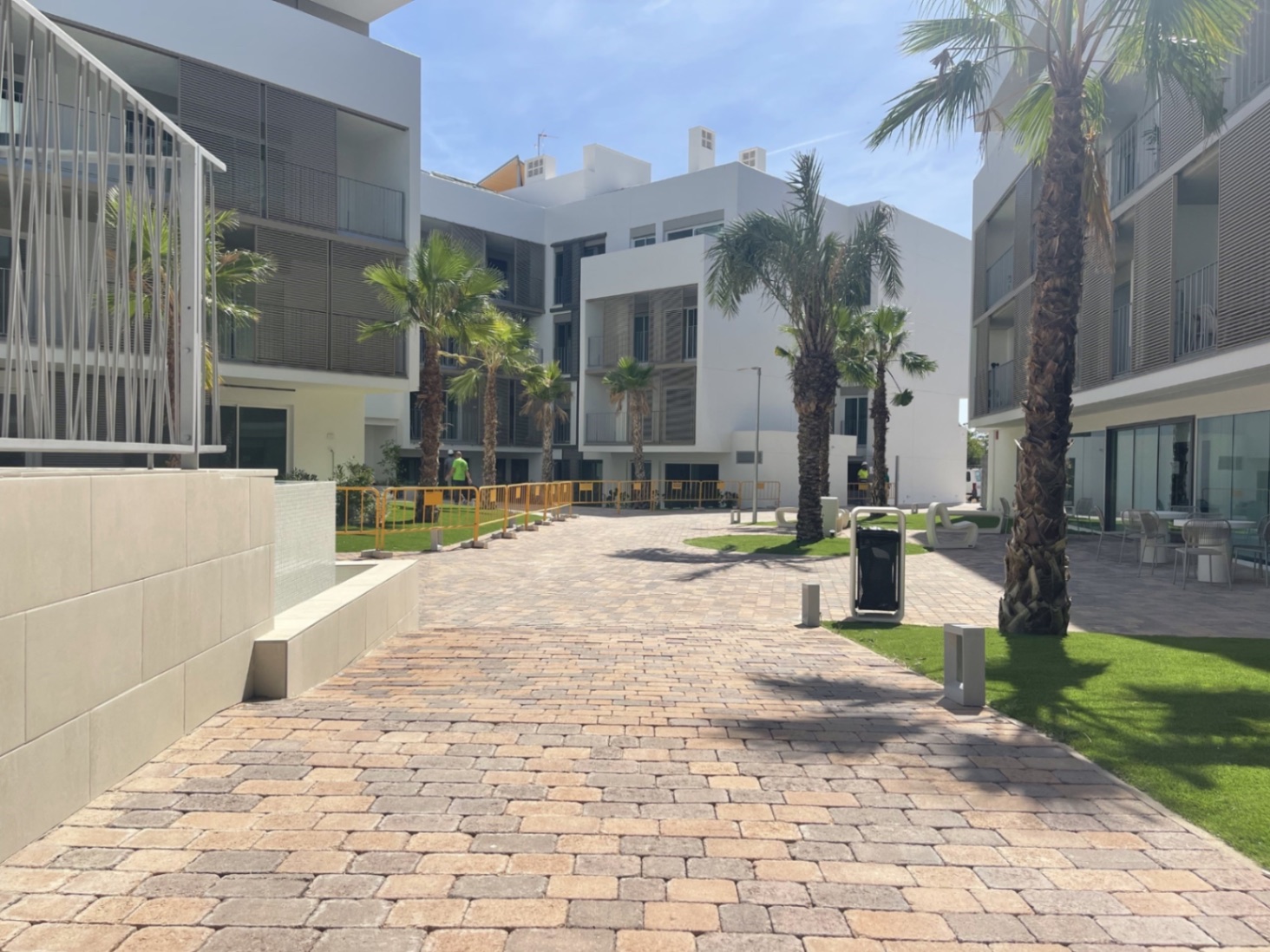 Apartamento moderno de nueva construcción en planta baja de 2 habitaciones a pocos pasos del puerto de Javea.