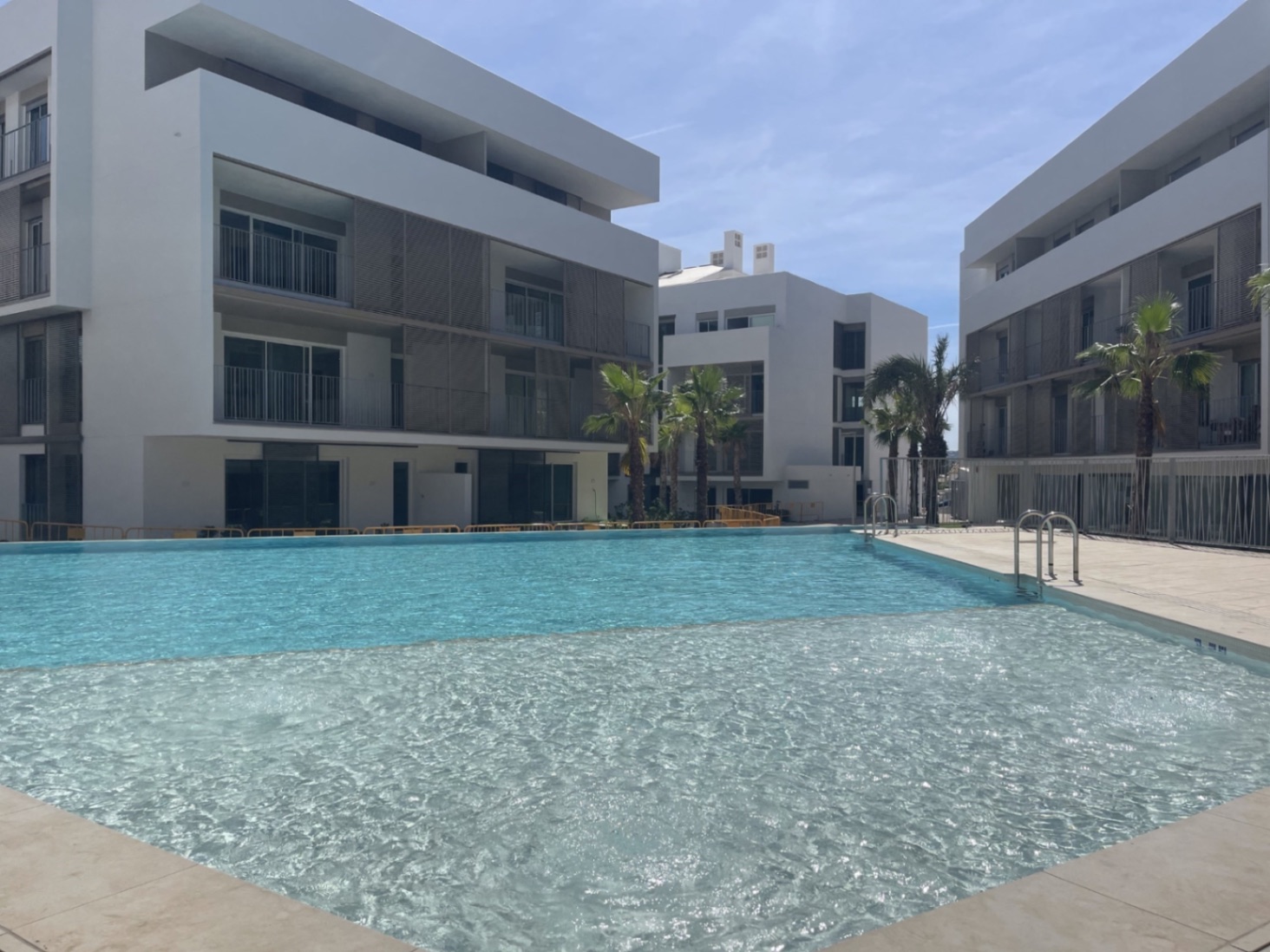 Apartamento moderno de nueva construcción en planta baja de 2 habitaciones a pocos pasos del puerto de Javea.
