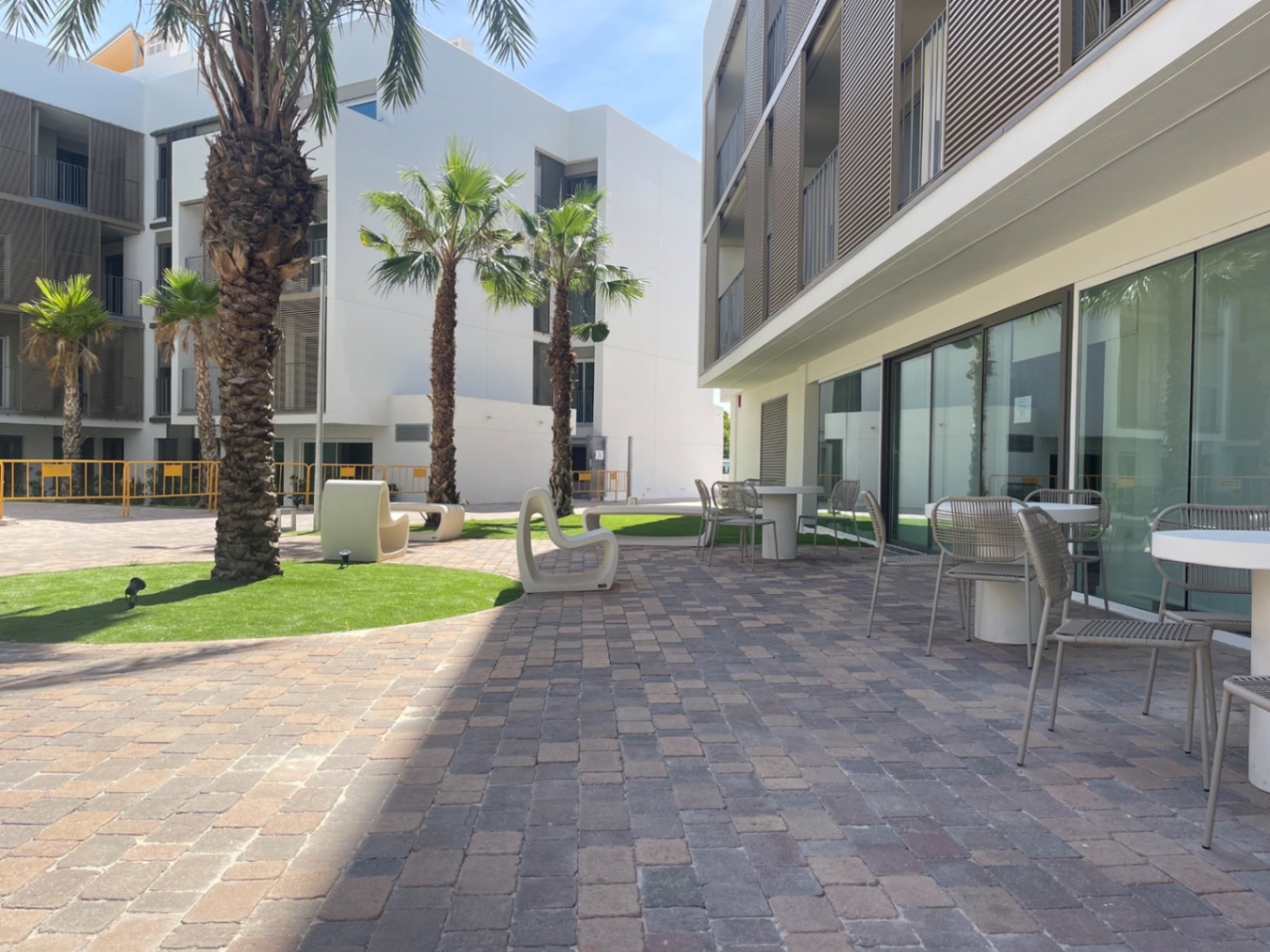 Apartamento moderno de nueva construcción en planta baja de 2 habitaciones a pocos pasos del puerto de Javea.