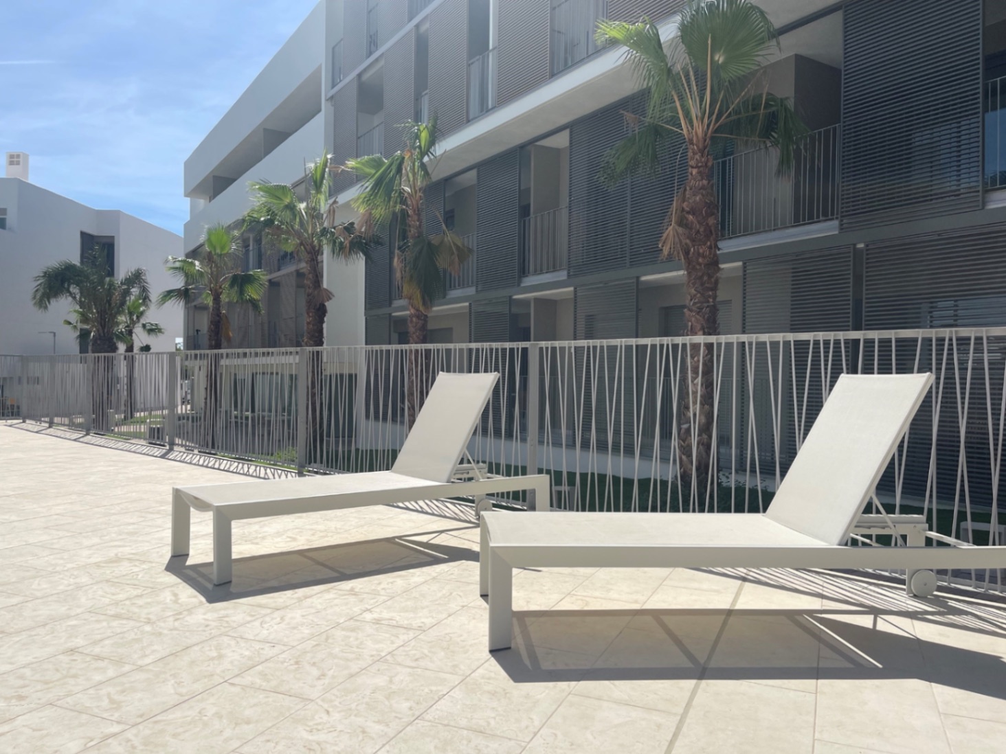 Apartamento moderno de nueva construcción en planta baja de 2 habitaciones a pocos pasos del puerto de Javea.