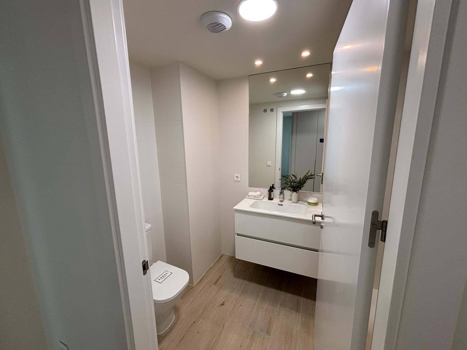 Hermoso apartamento de nueva construcción de 3 habitaciones en venta cerca del puerto en Jávea.