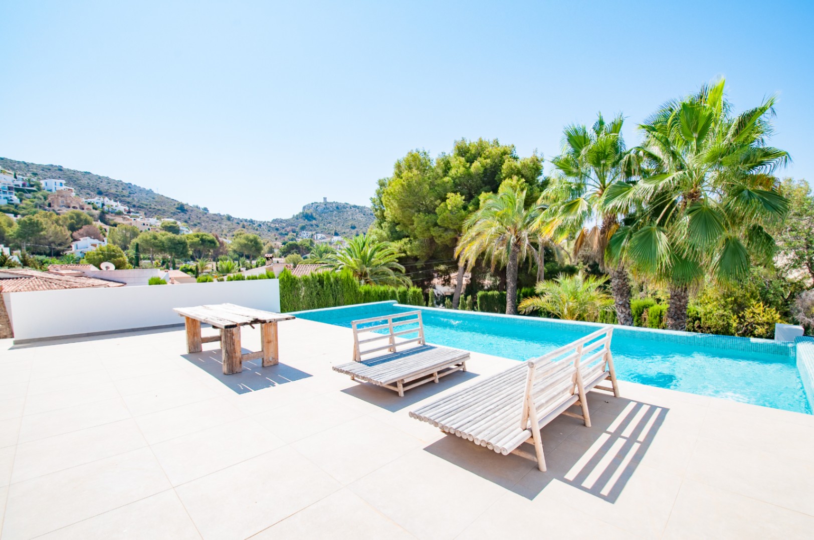 Willa w stylu ibizańskim z 4 sypialniami na sprzedaż w Moraira, obok plaży El Portet.
