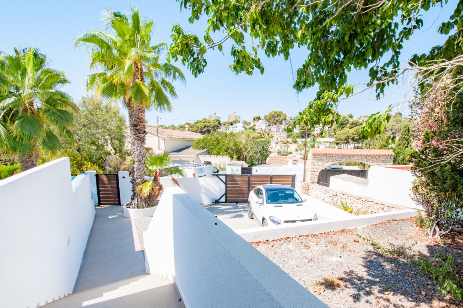 Willa w stylu ibizańskim z 4 sypialniami na sprzedaż w Moraira, obok plaży El Portet.