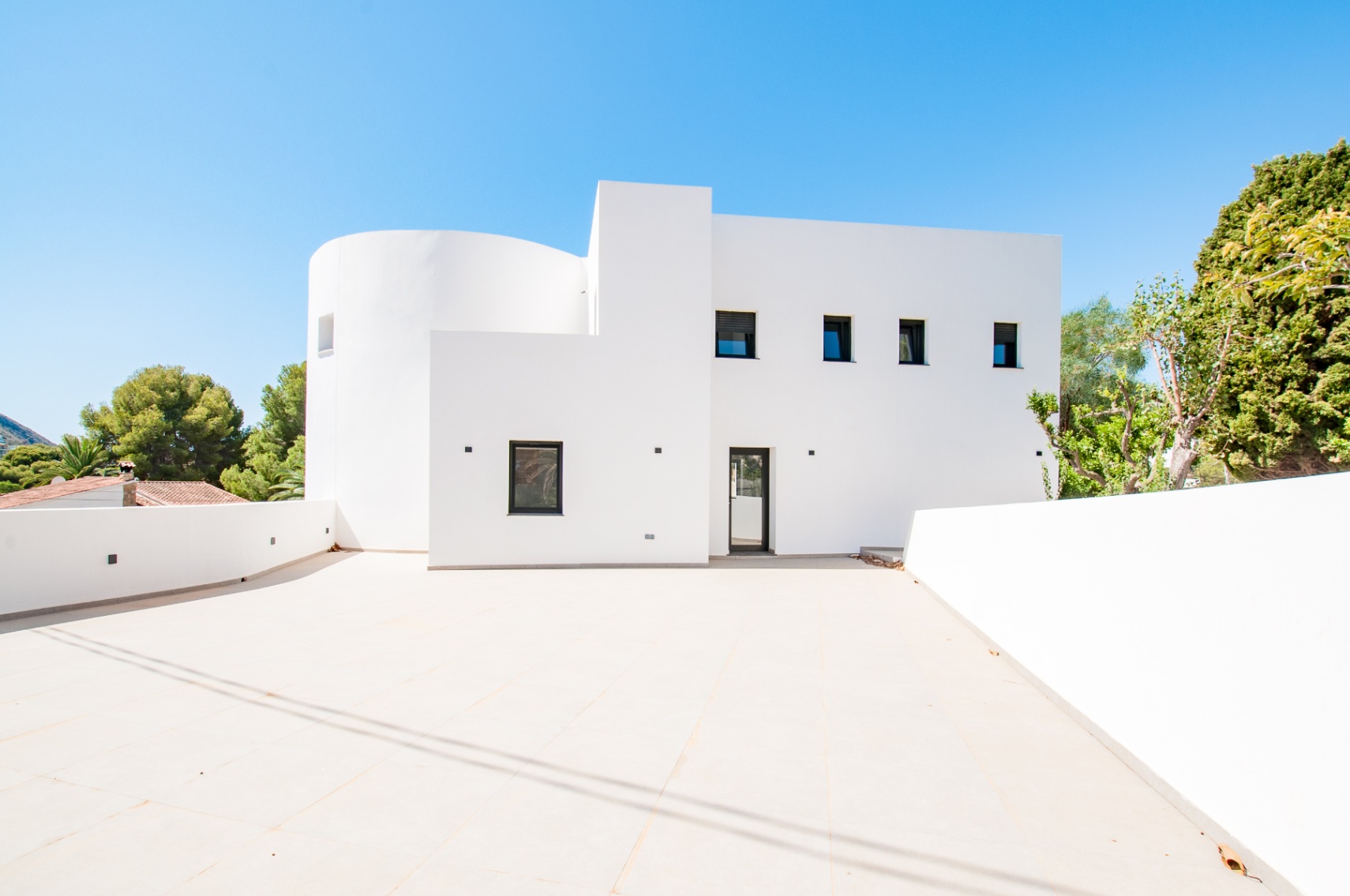 Willa w stylu ibizańskim z 4 sypialniami na sprzedaż w Moraira, obok plaży El Portet.