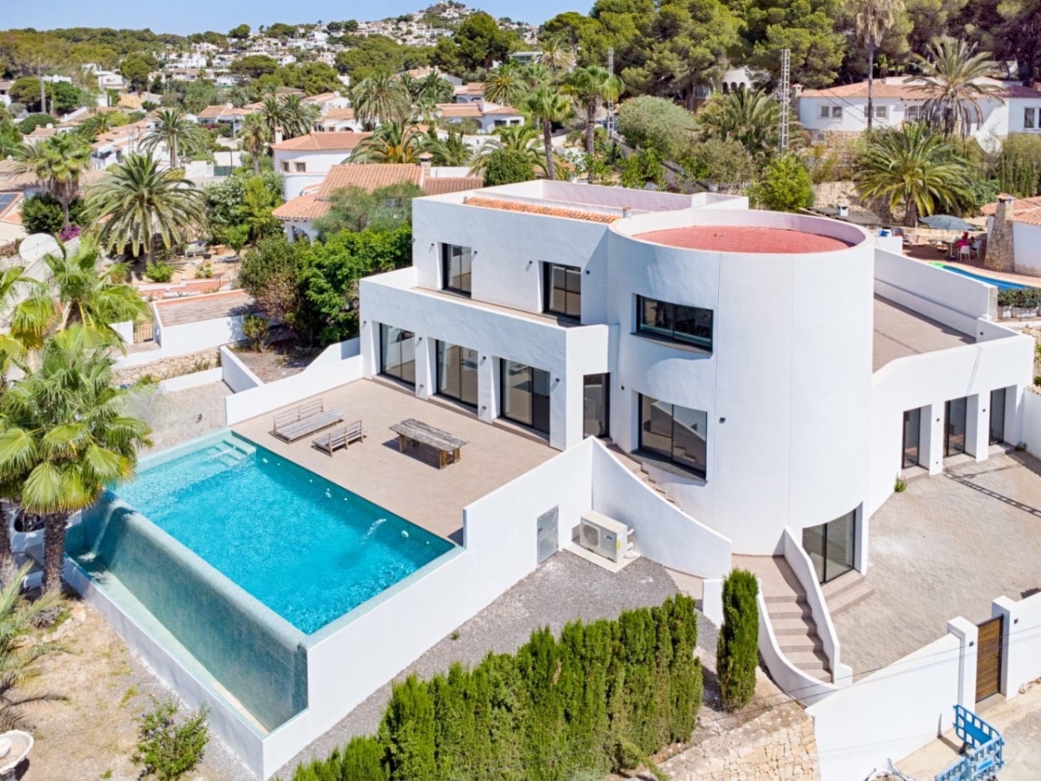 Willa w stylu ibizańskim z 4 sypialniami na sprzedaż w Moraira, obok plaży El Portet.