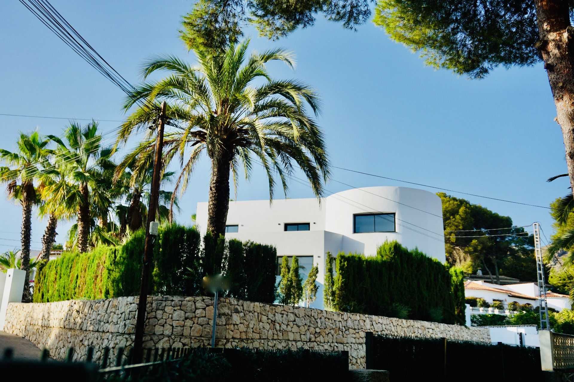 Willa w stylu ibizańskim z 4 sypialniami na sprzedaż w Moraira, obok plaży El Portet.