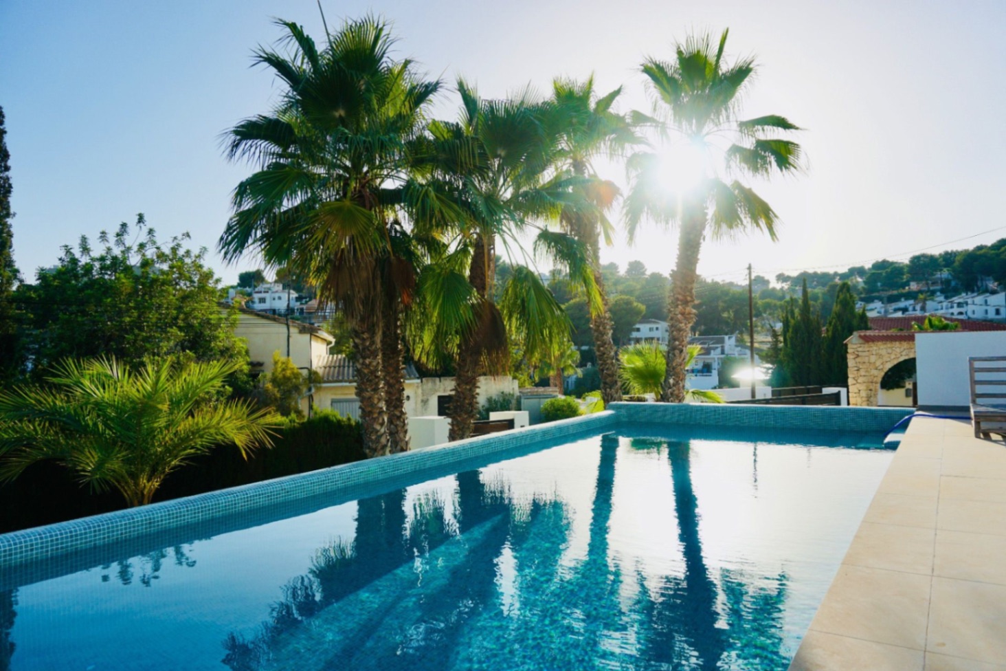 Willa w stylu ibizańskim z 4 sypialniami na sprzedaż w Moraira, obok plaży El Portet.