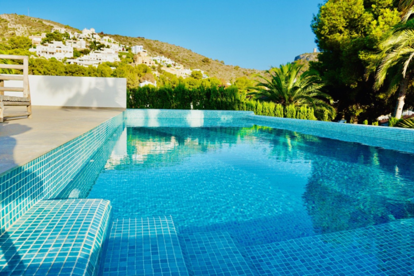 Willa w stylu ibizańskim z 4 sypialniami na sprzedaż w Moraira, obok plaży El Portet.