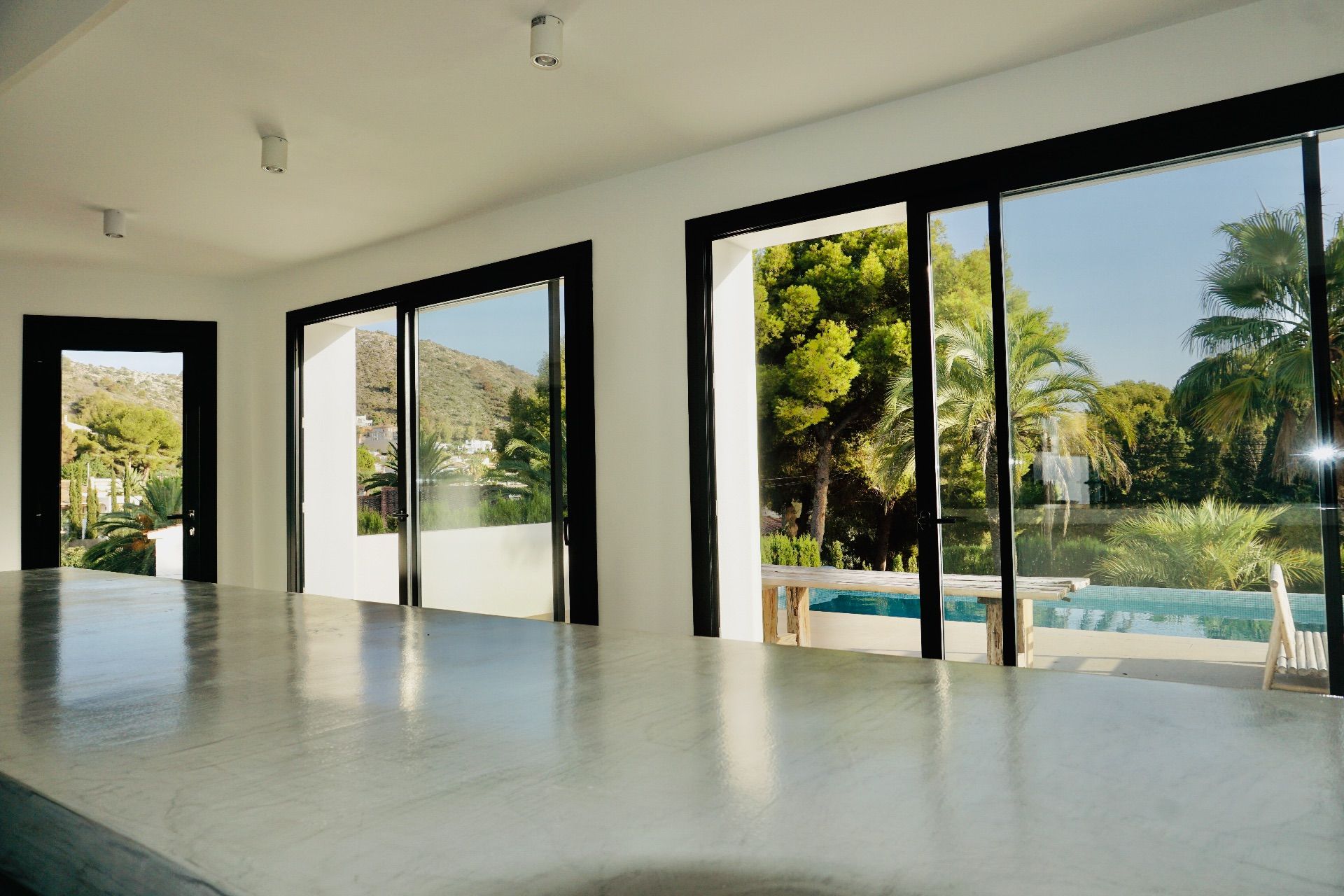 Willa w stylu ibizańskim z 4 sypialniami na sprzedaż w Moraira, obok plaży El Portet.