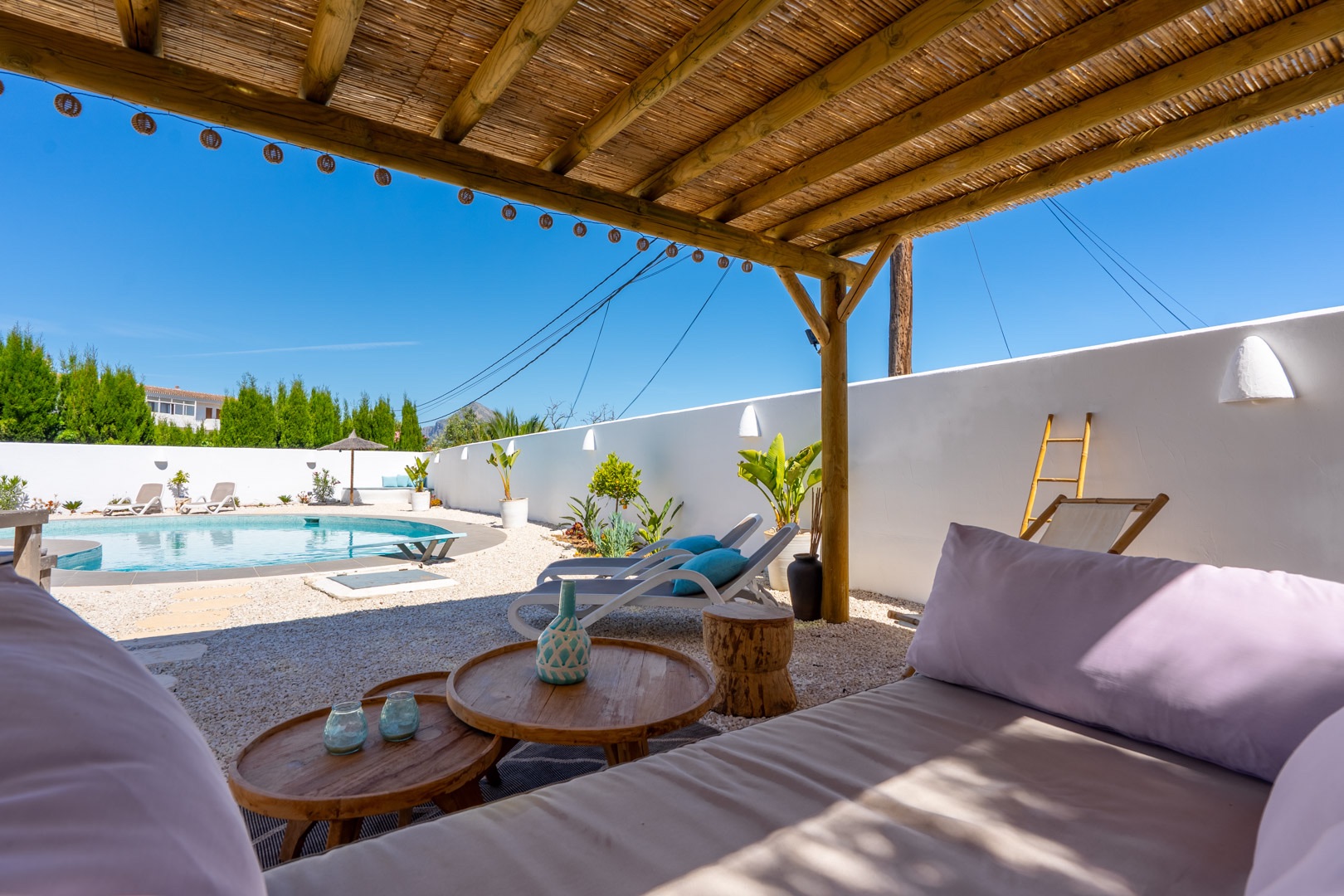Ibicenco-stijl 6-slaapkamer villa te koop in Javea, dicht bij Arenal