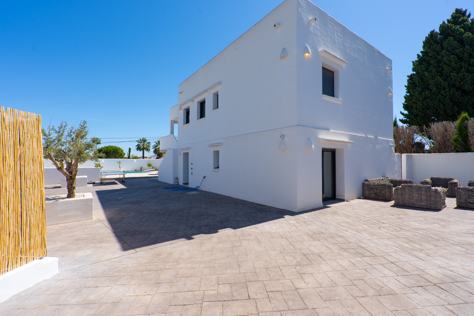 Ibicenco-stijl 6-slaapkamer villa te koop in Javea, dicht bij Arenal