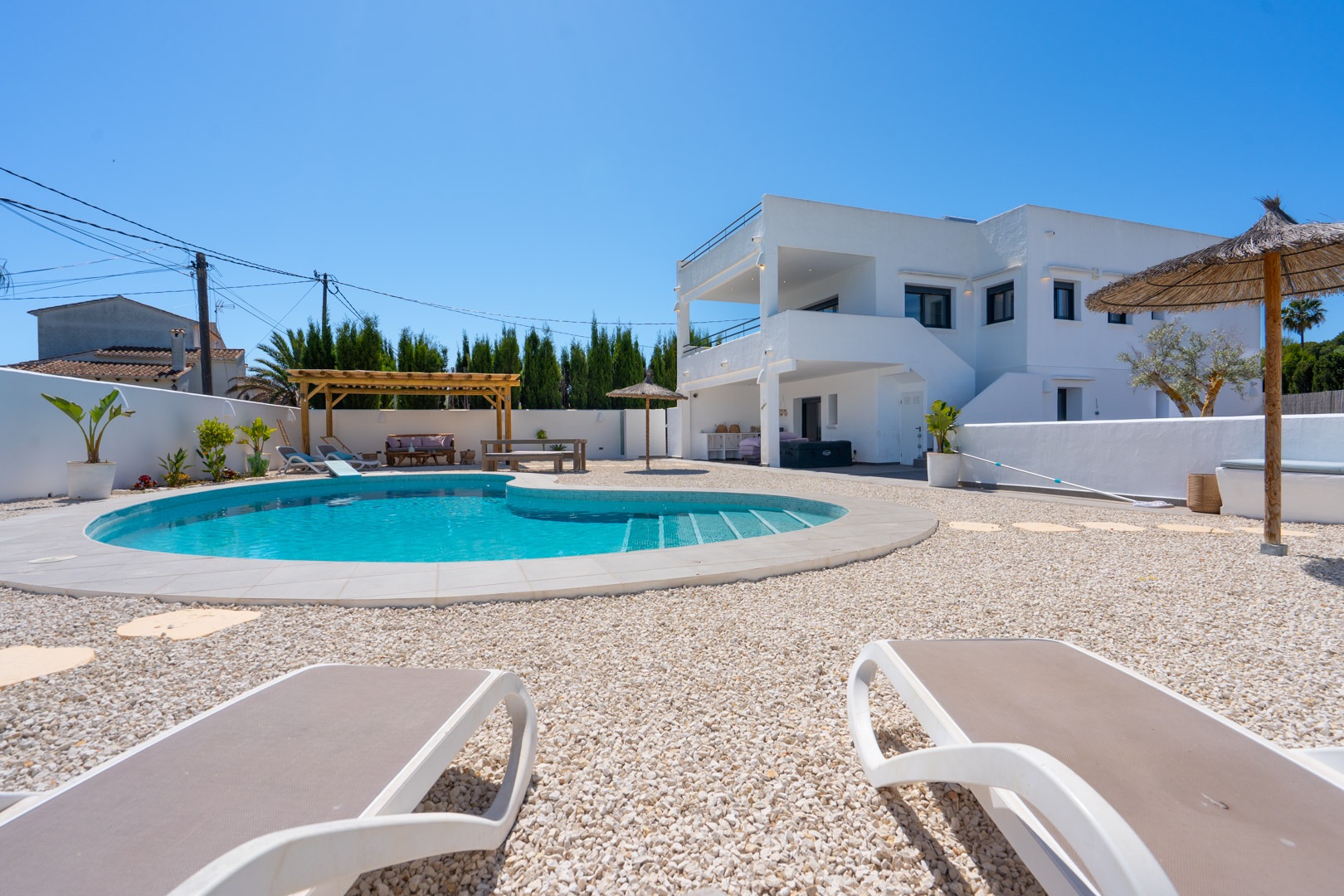 Ibicenco-stijl 6-slaapkamer villa te koop in Javea, dicht bij Arenal