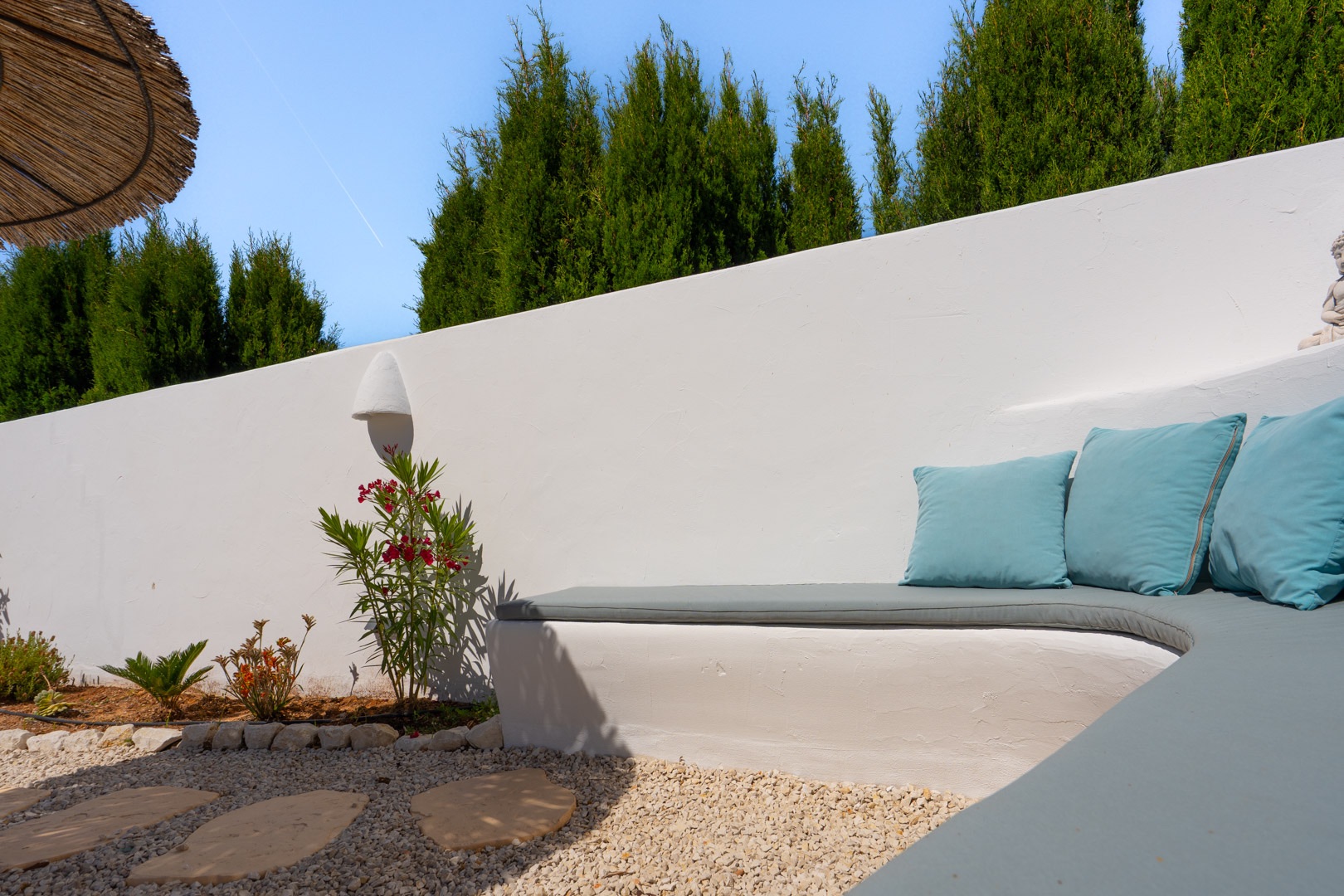 Ibicenco-stijl 6-slaapkamer villa te koop in Javea, dicht bij Arenal
