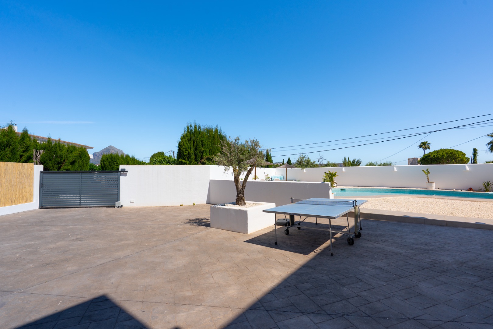 Ibicenco-stijl 6-slaapkamer villa te koop in Javea, dicht bij Arenal