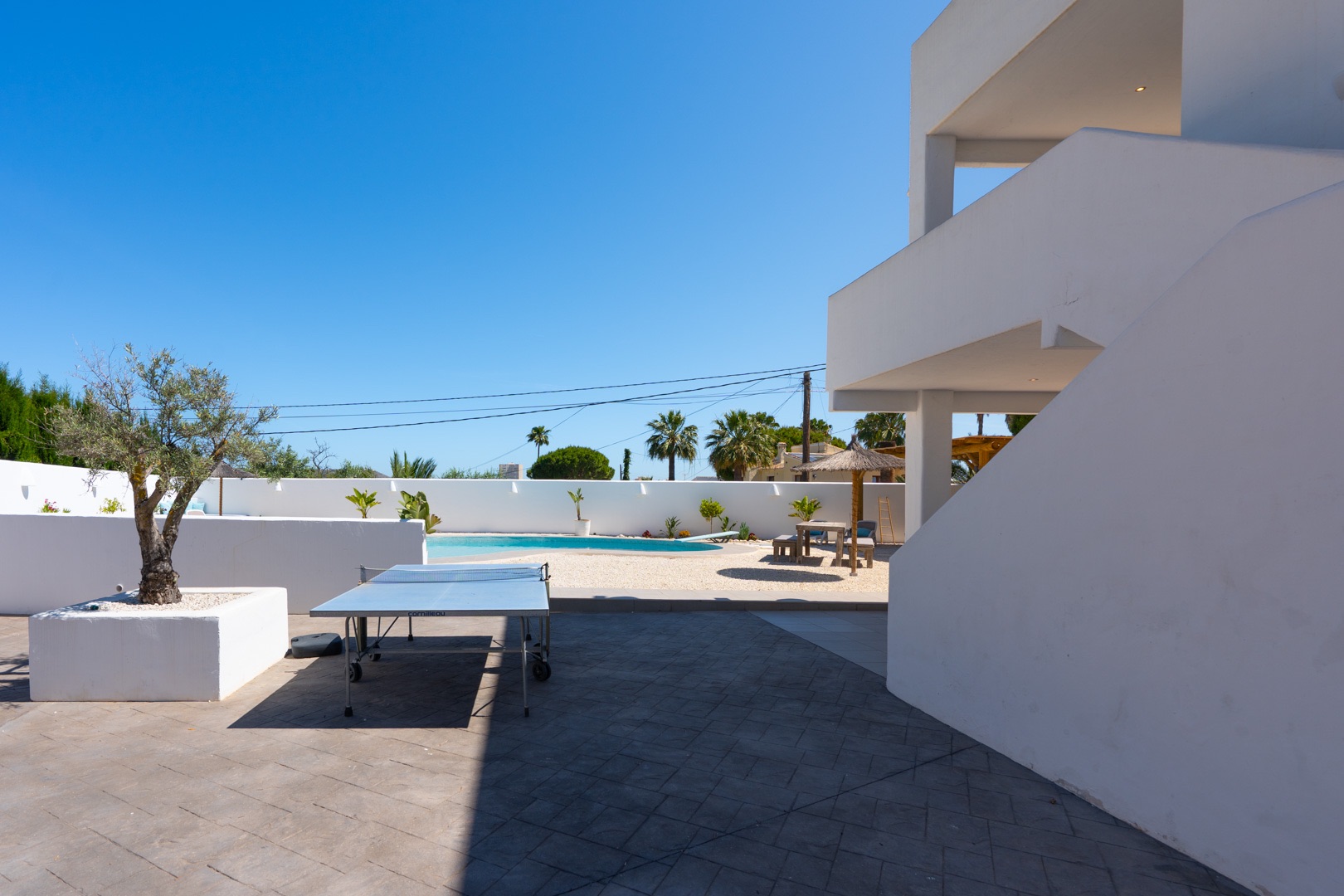Ibicenco-stijl 6-slaapkamer villa te koop in Javea, dicht bij Arenal