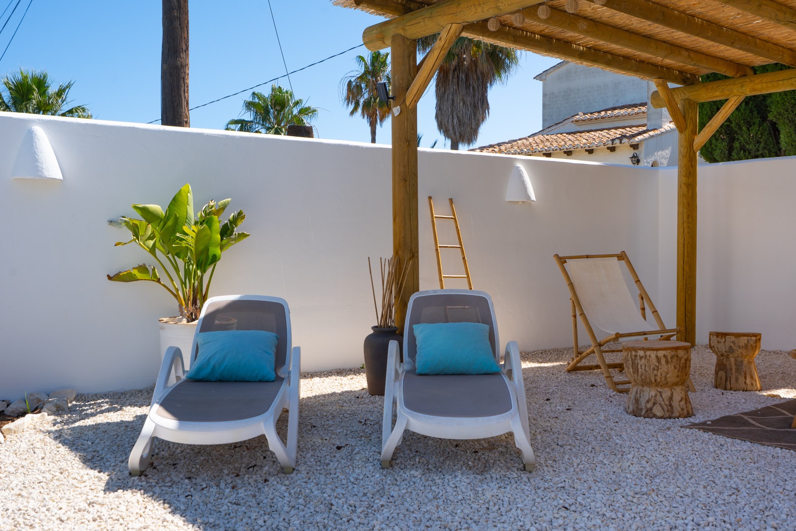 Ibicenco-stijl 6-slaapkamer villa te koop in Javea, dicht bij Arenal
